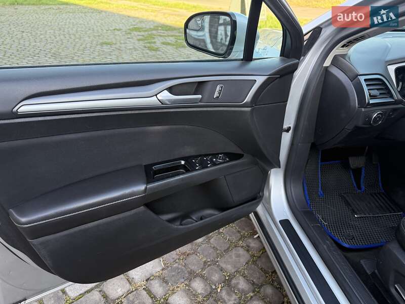 Седан Ford Fusion 2013 в Шептицькому