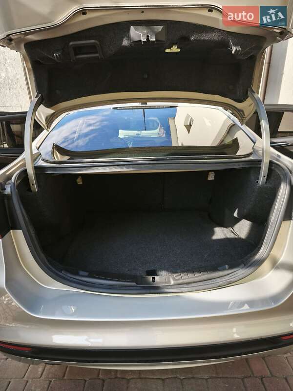 Седан Ford Fusion 2014 в Трускавці