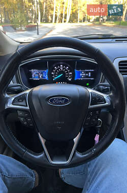 Седан Ford Fusion 2013 в 