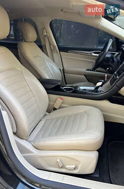 Седан Ford Fusion 2013 в 