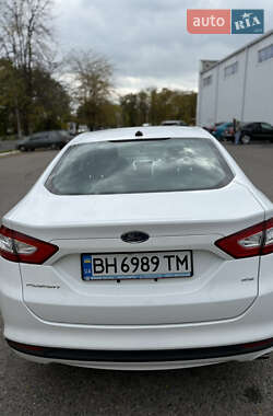 Седан Ford Fusion 2015 в 