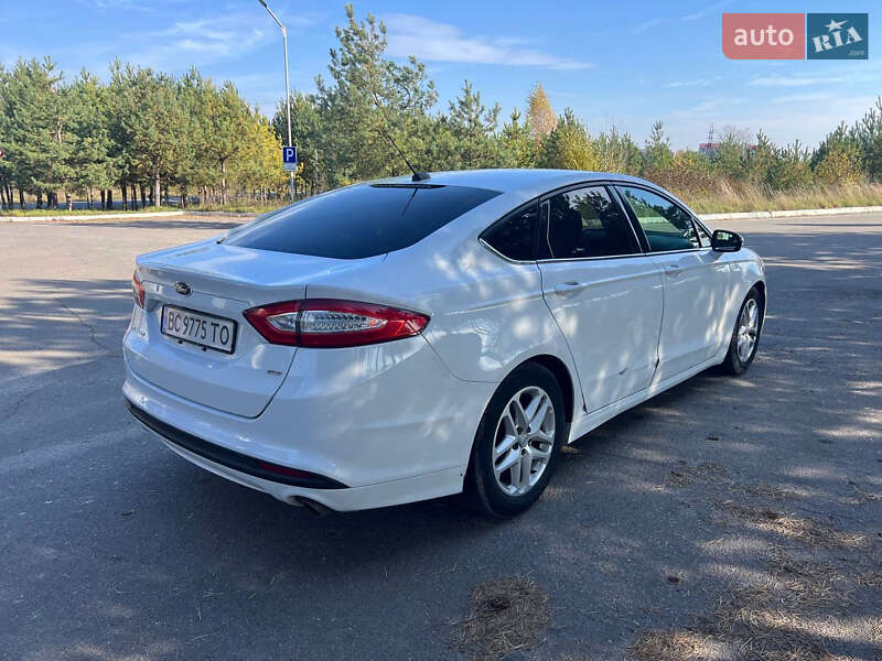 Седан Ford Fusion 2016 в Львові