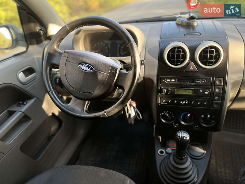 Хэтчбек Ford Fusion 2002 в Хмельницком