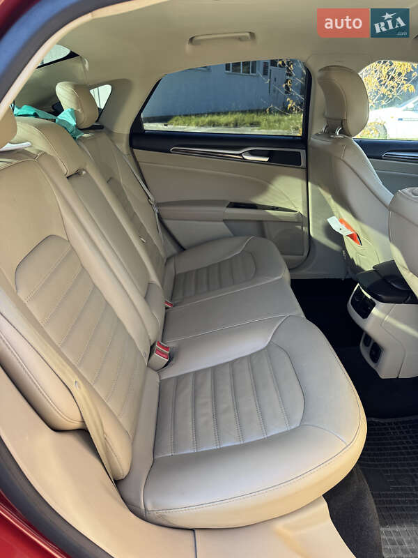 Седан Ford Fusion 2013 в Львове