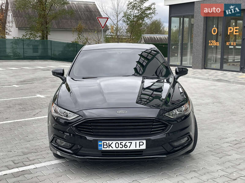 Седан Ford Fusion 2018 в Вараші