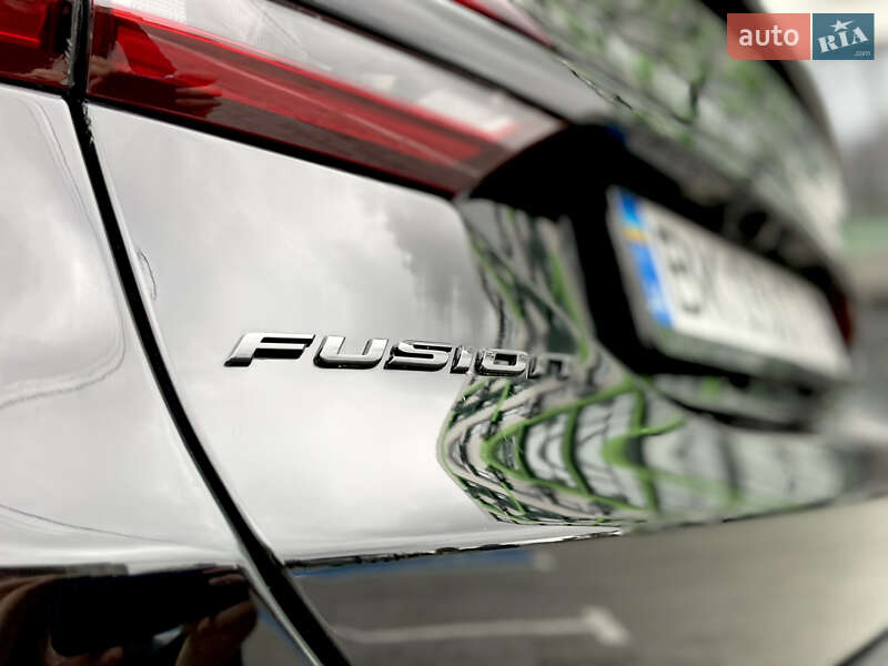 Седан Ford Fusion 2018 в Вараші