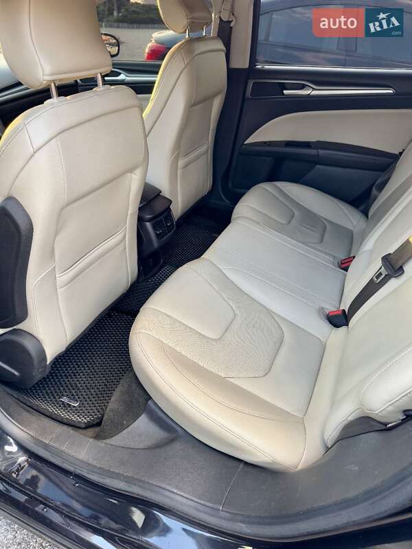 Седан Ford Fusion 2015 в Львові