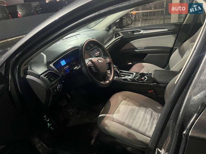 Седан Ford Fusion 2016 в Мукачевому
