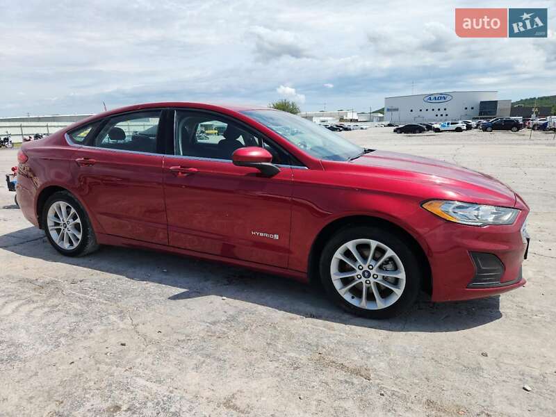 Седан Ford Fusion 2019 в Львові