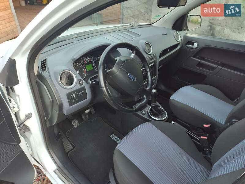 Хэтчбек Ford Fusion 2010 в Житомире