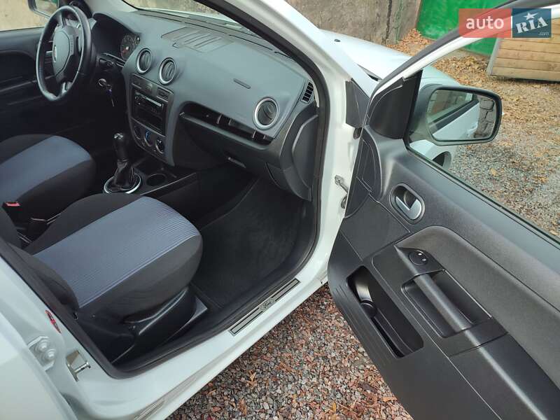 Хэтчбек Ford Fusion 2010 в Житомире