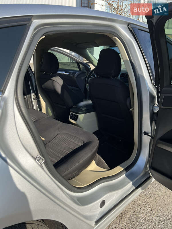 Седан Ford Fusion 2014 в Кам'янському