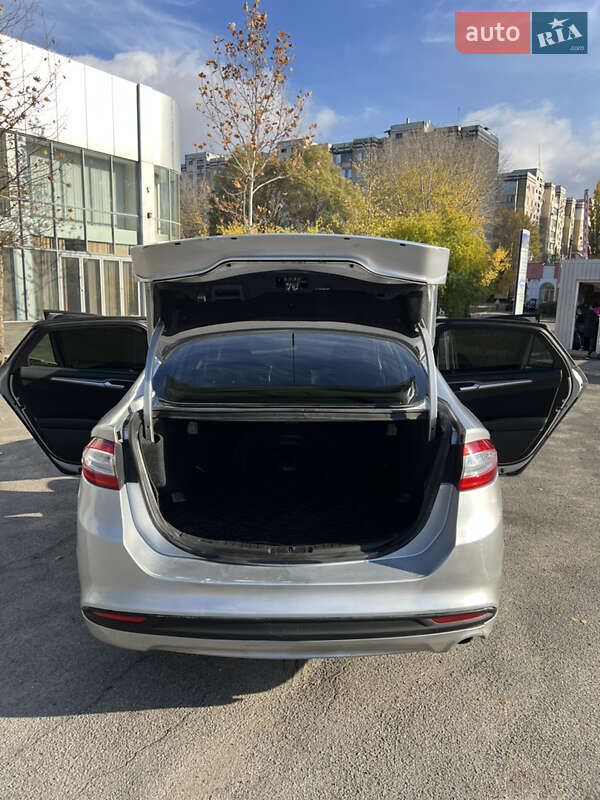 Седан Ford Fusion 2014 в Кам'янському