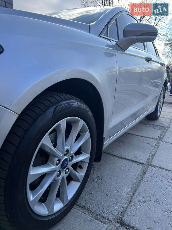 Седан Ford Fusion 2014 в Кам'янському