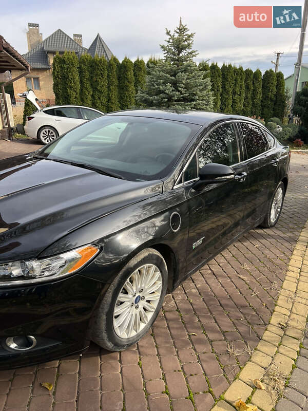 Седан Ford Fusion 2015 в Львові