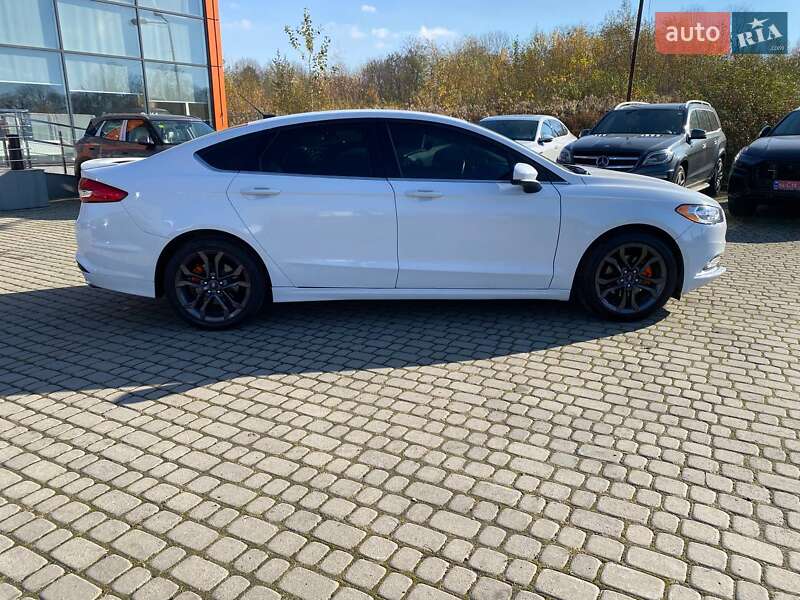 Седан Ford Fusion 2017 в Львові