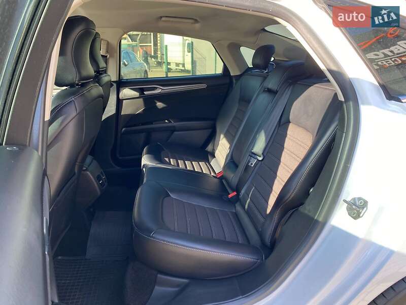 Седан Ford Fusion 2017 в Львові