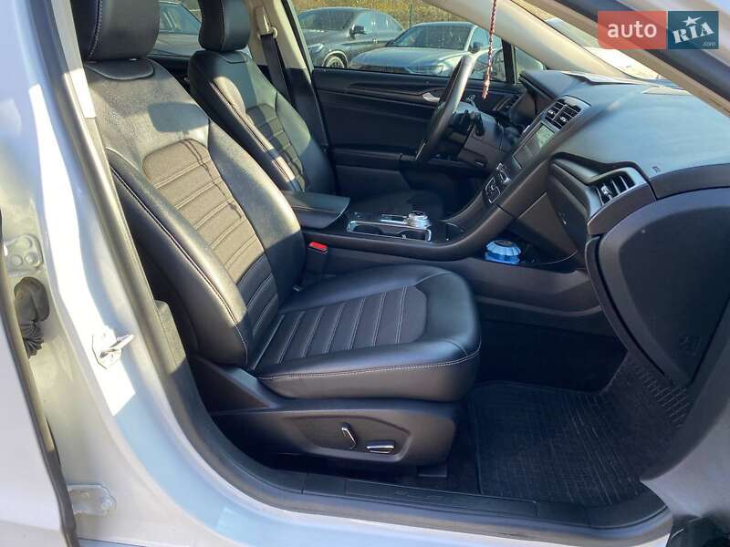 Седан Ford Fusion 2017 в Львові