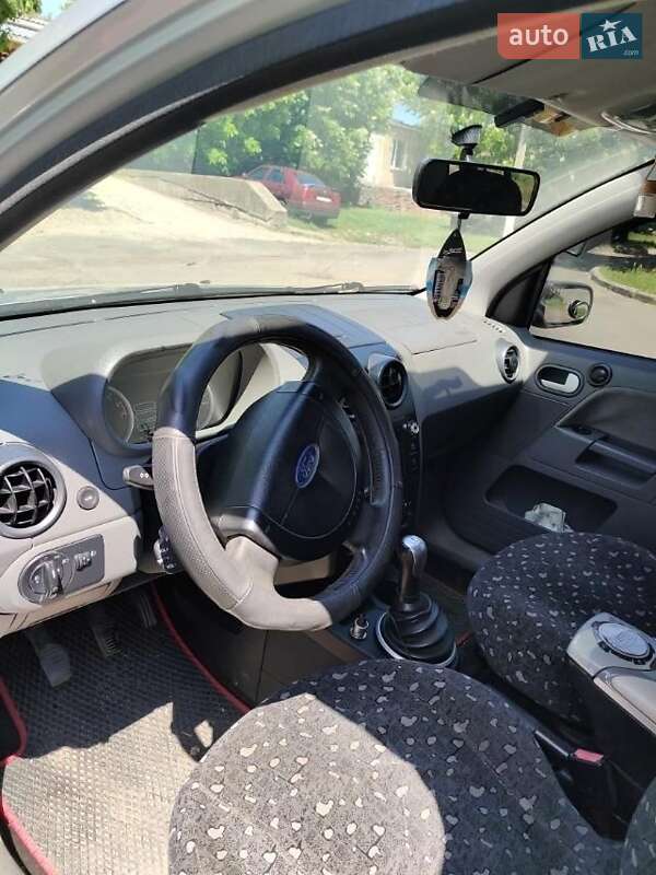 Хэтчбек Ford Fusion 2003 в Первомайске