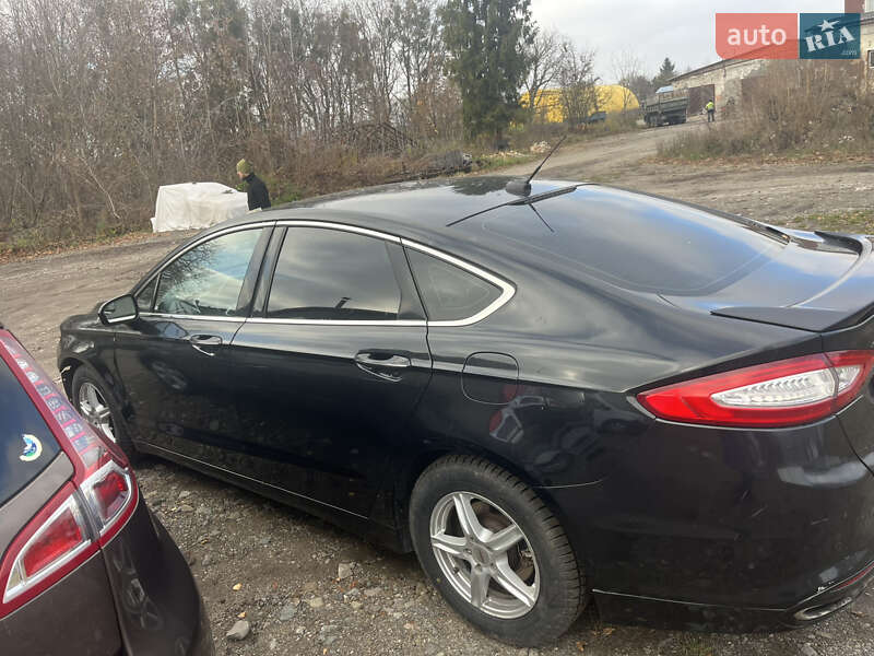 Седан Ford Fusion 2013 в Бродах