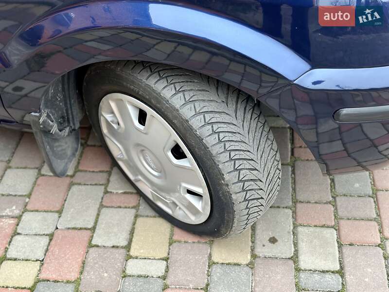 Хетчбек Ford Fusion 2005 в Володимирці