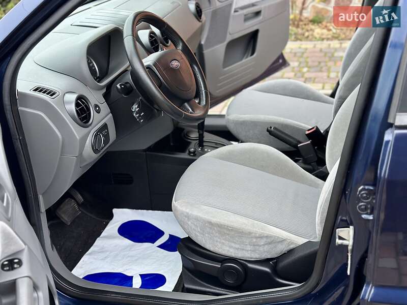 Хетчбек Ford Fusion 2005 в Володимирці