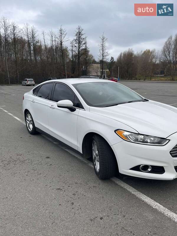 Седан Ford Fusion 2015 в Буче