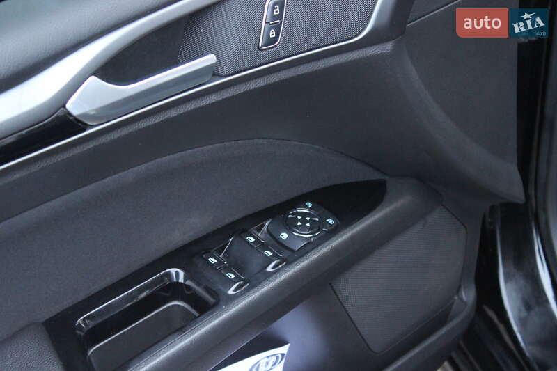 Седан Ford Fusion 2016 в Дніпрі