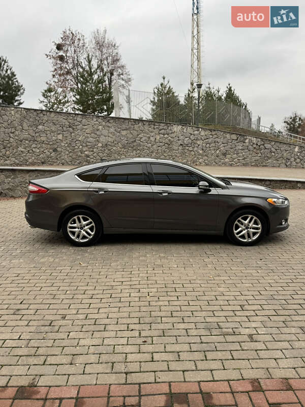 Седан Ford Fusion 2015 в Зміїві