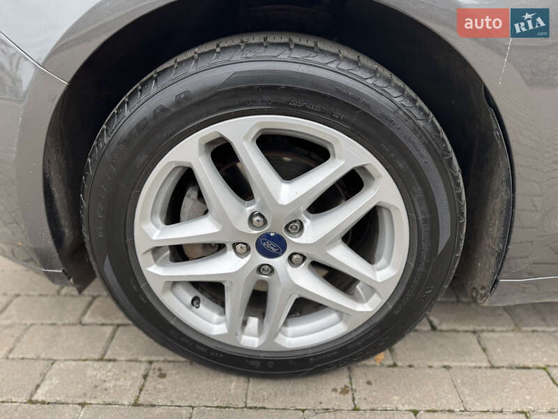 Седан Ford Fusion 2015 в Зміїві
