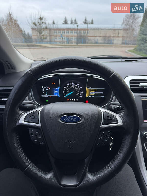 Седан Ford Fusion 2015 в Зміїві