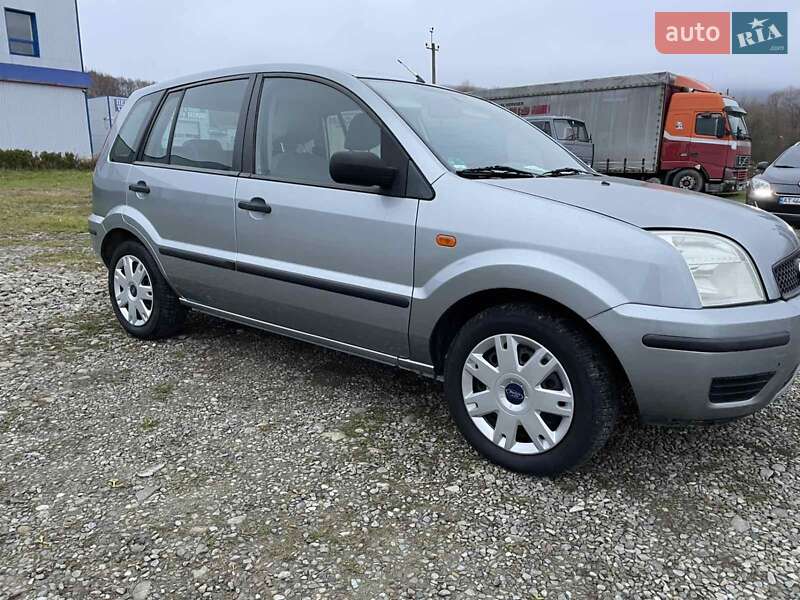 Хэтчбек Ford Fusion 2005 в Косове