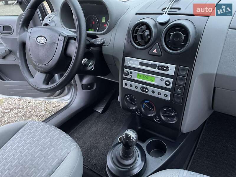 Хэтчбек Ford Fusion 2005 в Косове