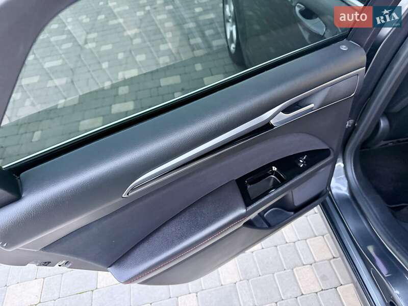 Седан Ford Fusion 2014 в Одесі