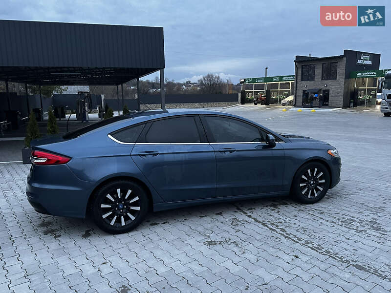Седан Ford Fusion 2018 в Львові