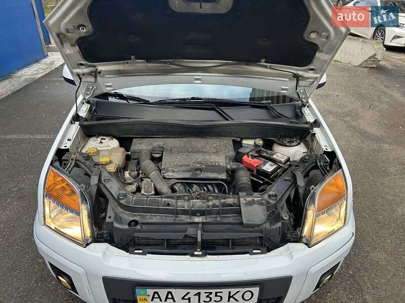 Хетчбек Ford Fusion 2011 в Києві