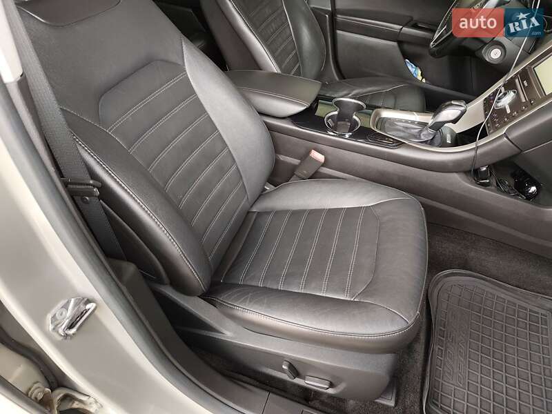 Седан Ford Fusion 2015 в Никополе