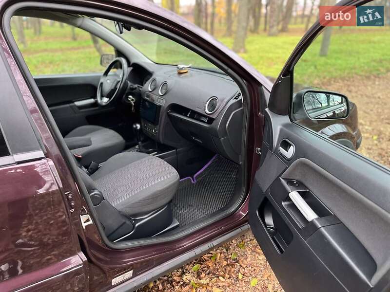 Хэтчбек Ford Fusion 2008 в Новомиргороде