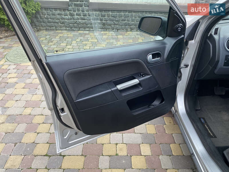 Хетчбек Ford Fusion 2006 в Житомирі