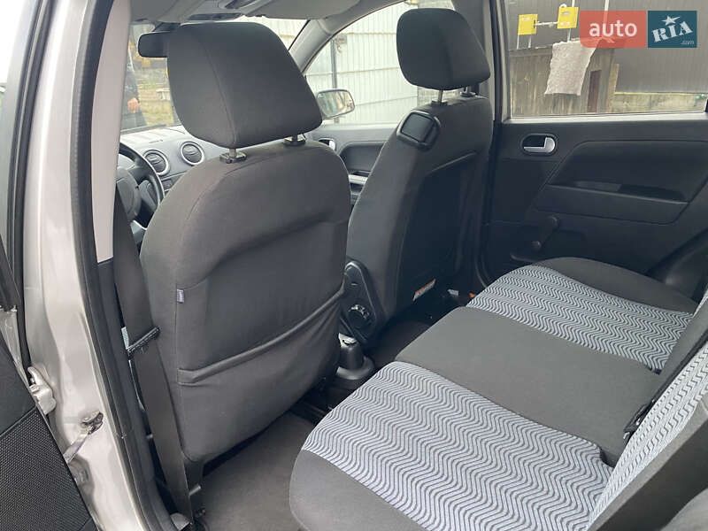 Хетчбек Ford Fusion 2006 в Житомирі