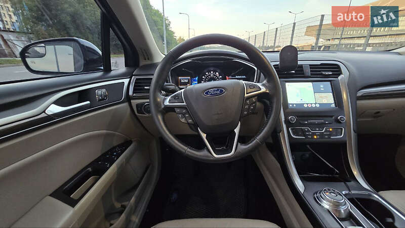 Седан Ford Fusion 2016 в Львове