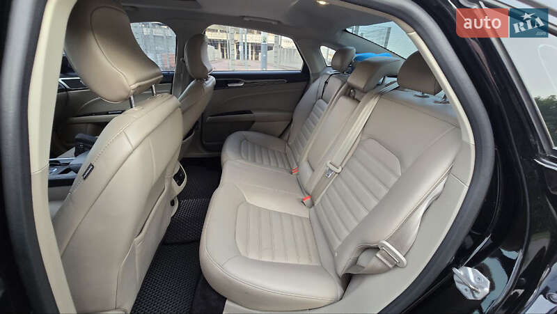 Седан Ford Fusion 2016 в Львове