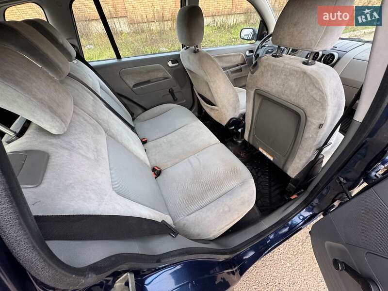 Хетчбек Ford Fusion 2003 в Чернівцях фото 19 Хетчбек Ford Fusion 2003 в Чернівцях