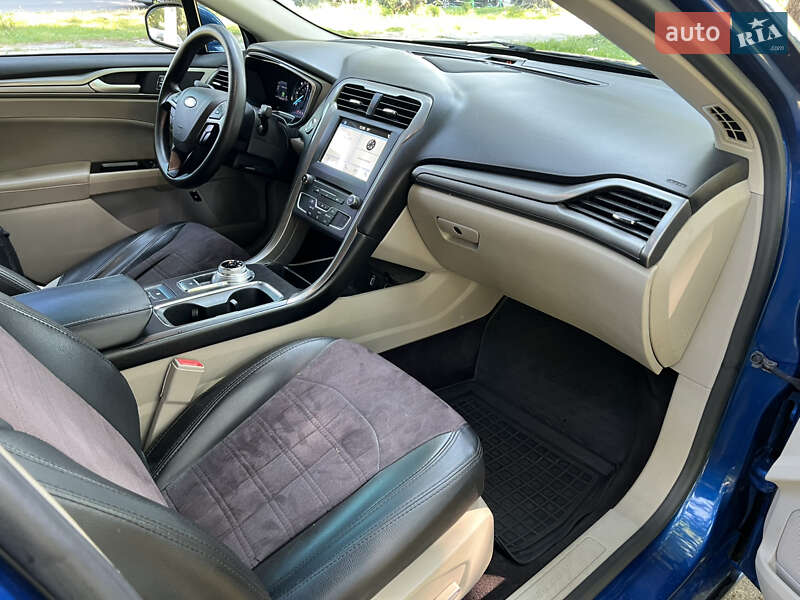 Седан Ford Fusion 2017 в Львові