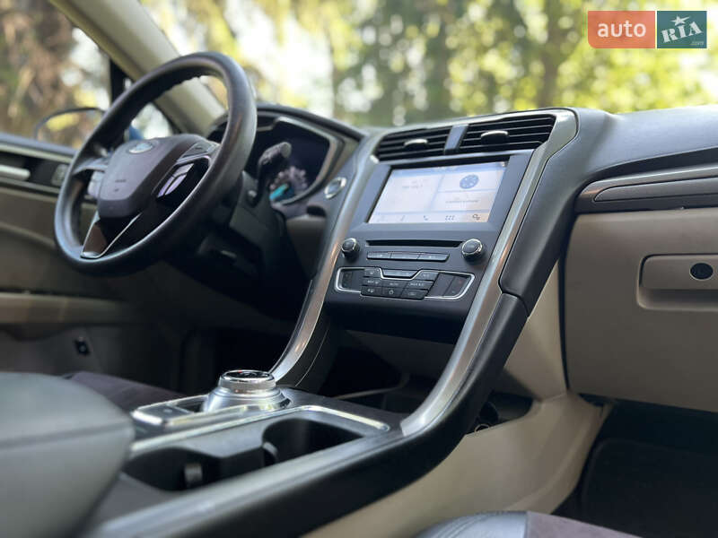 Седан Ford Fusion 2017 в Львові