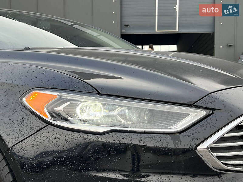 Седан Ford Fusion 2018 в Львові