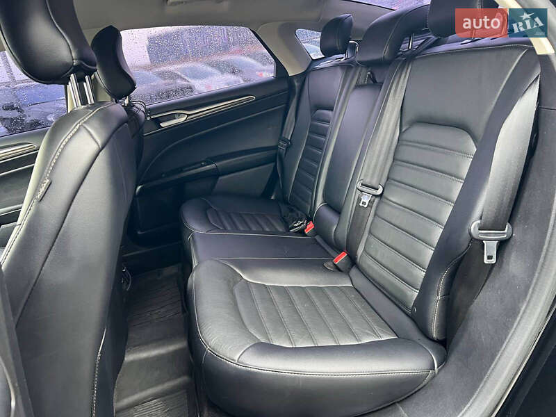 Седан Ford Fusion 2018 в Львові