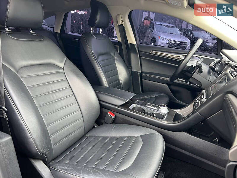 Седан Ford Fusion 2018 в Львові