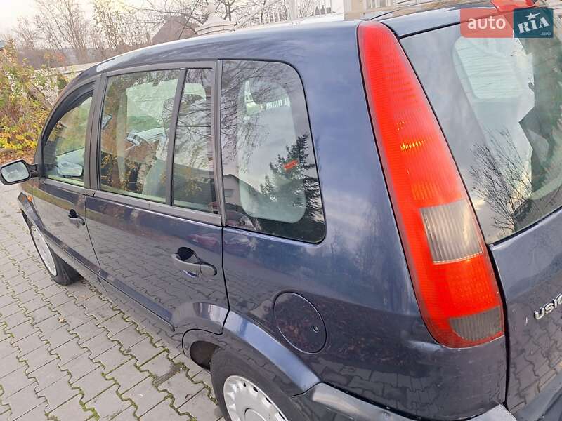 Хэтчбек Ford Fusion 2003 в Черновцах