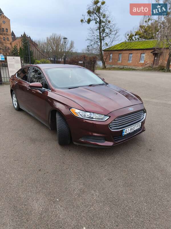 Седан Ford Fusion 2015 в Радомишлі